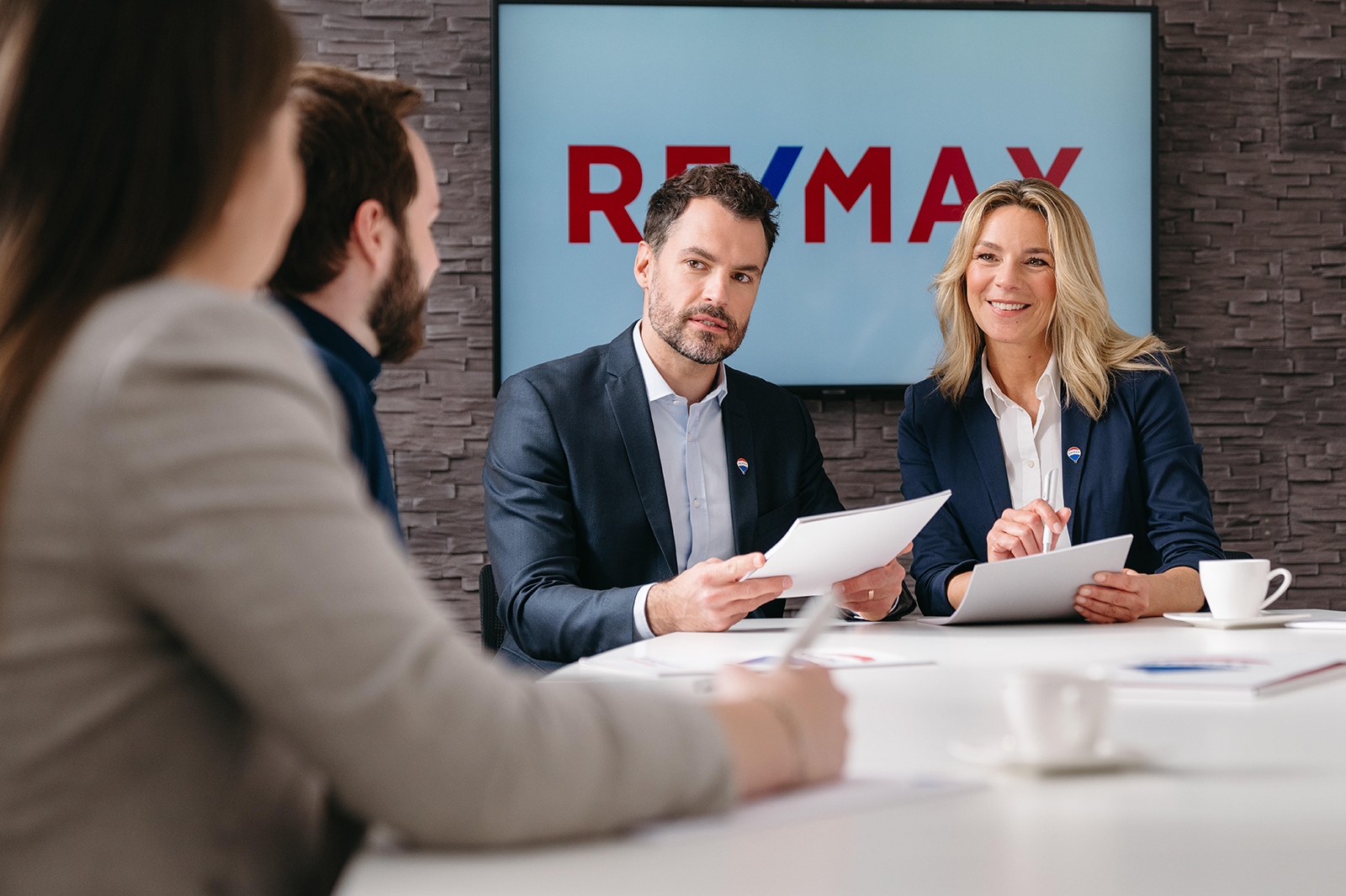 10 povesti de 10 - Interviuri cu brokeri/owneri de top din RE/MAX România